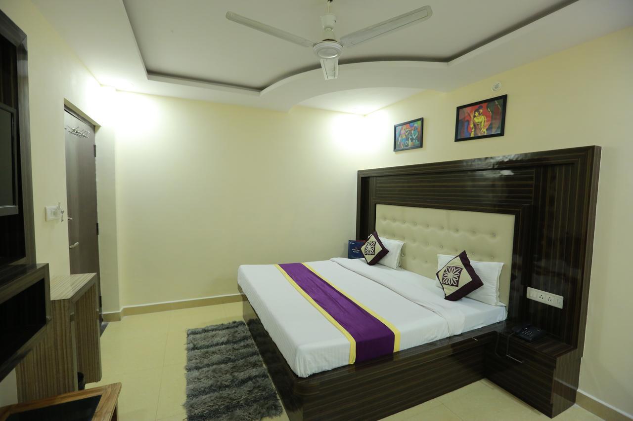 Oyo 8883 Hotel Comfort Zone Lucknow Exterior photo